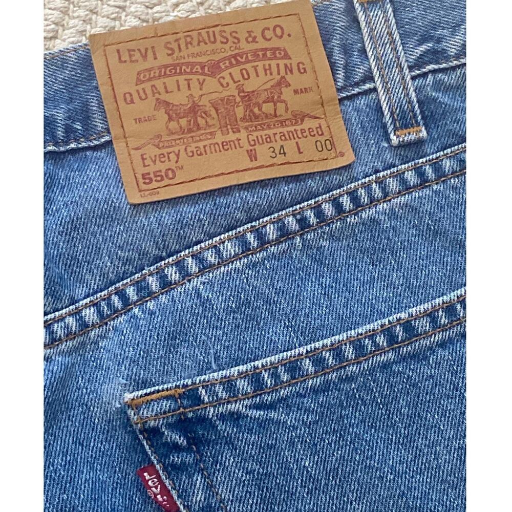 Vtg Levis 550 Shorts Men 34 Medium Wash Blue Denim Jorts Y2K 2001 Relaxed Fit - Picture 3 of 8